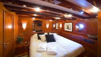 Classic Yacht OVER THE RAINBOW -  Double Cabin 2